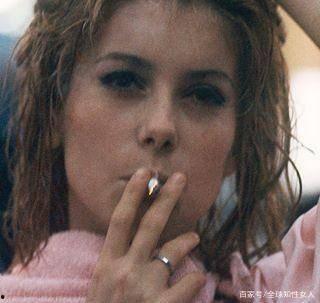 韩国抽烟的明星,揭秘烟圈中的璀璨星光